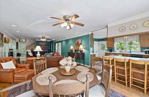Black Mountain Cabin | Treetop Montreat/Blk Mtn 5BR/4BA cabin w/Creek just 20 minutes to Asheville!