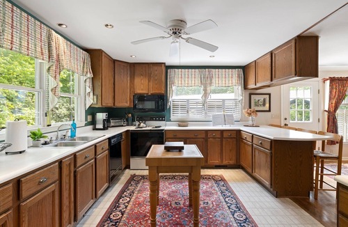 Black Mountain Cabin | Treetop Montreat/Blk Mtn 5BR/4BA cabin w/Creek just 20 minutes to Asheville!