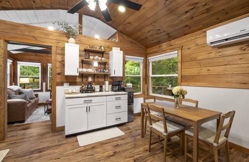 Campton Cabin | Treetop Terrace- Hot Tub, Wifi, Sauna, Firepit