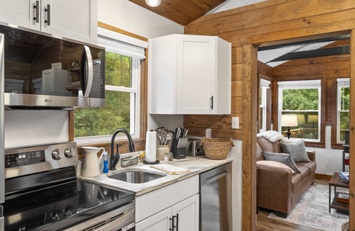 Campton Cabin | Treetop Terrace- Hot Tub, Wifi, Sauna, Firepit