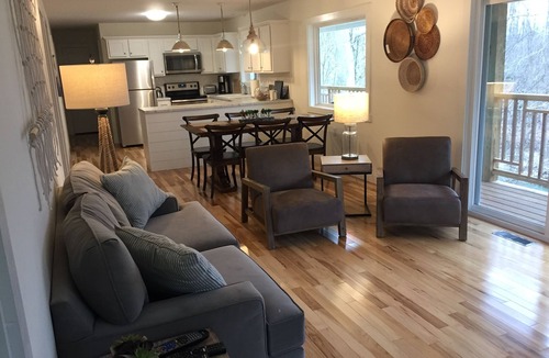 Farmers House | Triplett Creek Cabin Rental 2-Bedroom House – Near Cave Run Lake!