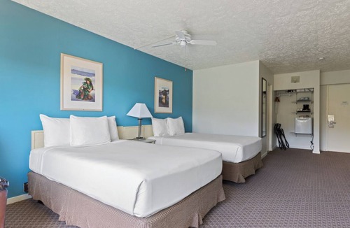 Kahului Hotel | Tropical Dream! Seaside Property, Outdoor Pool, Steps to Ho’aloha Park Beach!