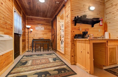 Pine Ridge Cabin | TURNING LEAF Cozy Custom Cabin in the RRG A true GUEST FAV