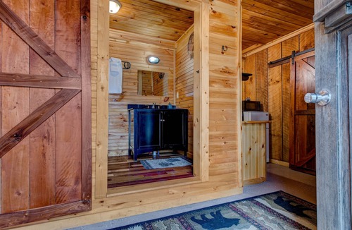 Pine Ridge Cabin | TURNING LEAF Cozy Custom Cabin in the RRG A true GUEST FAV
