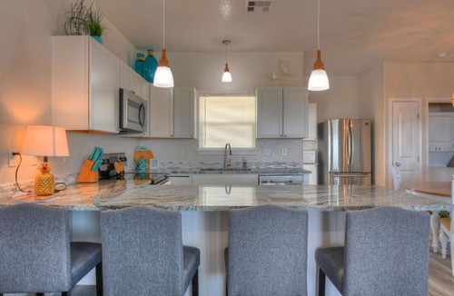 Surfside Beach Condo | Turtle’s Pace Beachfront Condo - New with amazing views and decor