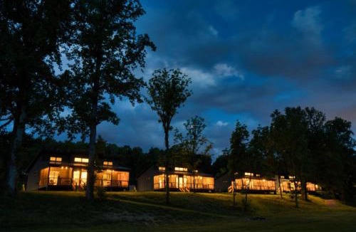 Johnson City Ski Chalet | Tway Bird Chalet on The Watauga River