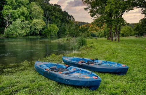Johnson City Ski Chalet | Tway Bird Chalet on The Watauga River