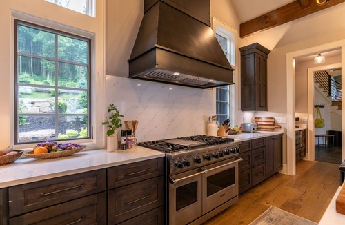 Banner Elk House | Twin Boulder Lodge at Eagles Nest: big views, outdoor fireplaces, hot tub, arcade