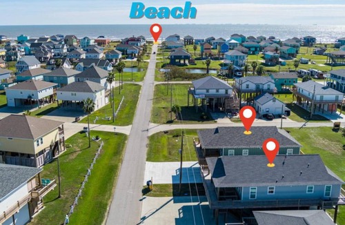 Crystal Beach House | Two Adjacent Cabins Sleeps 18