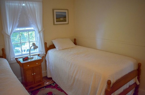 Northwest Harwich House | Two bedroom just .4 miles from Pleasant Street Beach