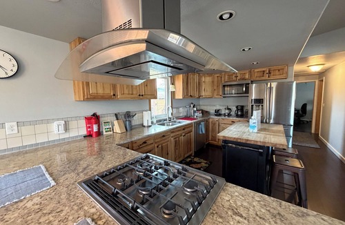 University Area House | Two FULL bath, two bedroom, full kitchen, free laundry, centrally located!