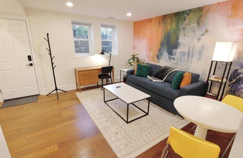 Stanton Park Apartment | Union Hub - Steps 2 Station Mall with PARKING