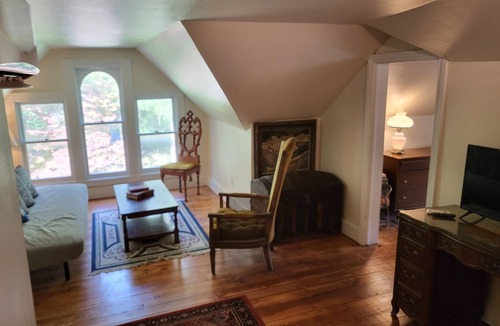 Frederick House | Unique & Comfy Tower Suite in the Manor House!