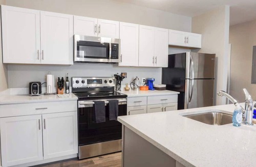 Chelsea Apartment | Unit 22 Luxurious 1BR Apartment Long-term stays