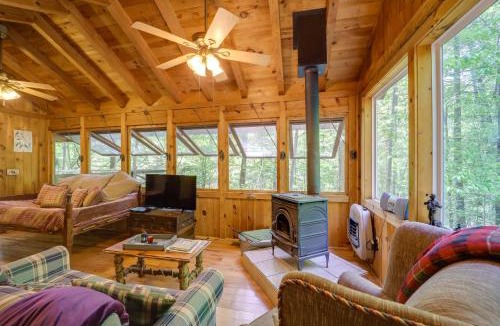 Vein Mountain Apartment | Unwind in Nature: Marion Cabin 11 Mi to Lake Lure!