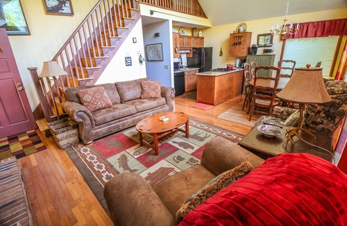 Grassy Creek Cottage | Unwind Where the Air Is Cooler - 3BR/1.5BA Riverfront, Pet Friendly!