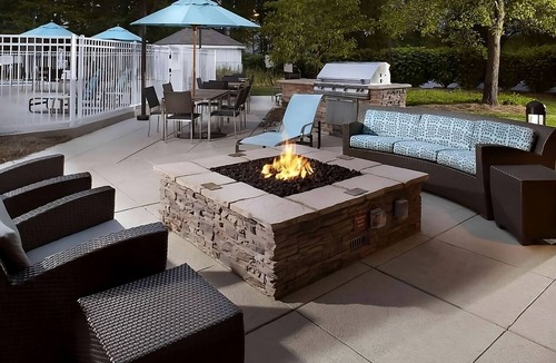 Blue Ash Hotel | Unwinding in Cincinnati! Full Kitchen, Free Breakfast, Pet-friendly Property!