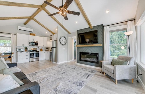 Waynesville House | Updated + Modern Waynesville Cottage w/Fire Pit