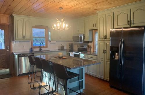 Lake Lure House | Upscale Lake Lure retreat - A 1 minute walk to the beach/marina/pools/tennis