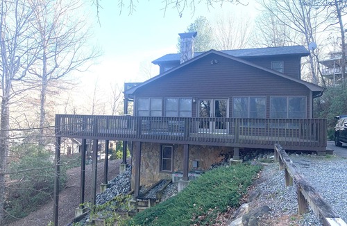 Lake Lure House | Upscale Lake Lure retreat - A 1 minute walk to the beach/marina/pools/tennis