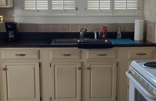 Maysville House | URBAN GETAWAY - .6 Downtown Maysville/Entire House