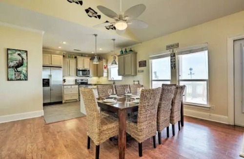Crystal Beach House | Crystal Beach-Beachfront-Dog Friendly