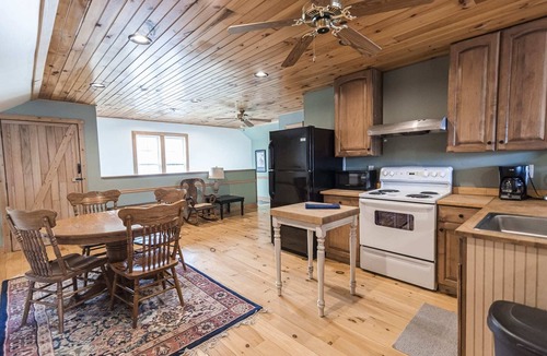 Bolivar Apartment | Vacation Rental: The Loft at the Barn