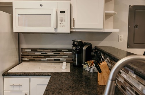 Sitka Condo | Vance Towers C: 1 BR, 1 BA Condominium in Sitka, Sleeps 2