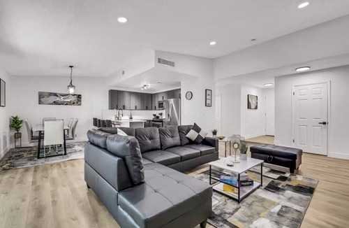 Chinatown House | Vegas Poolside Escape