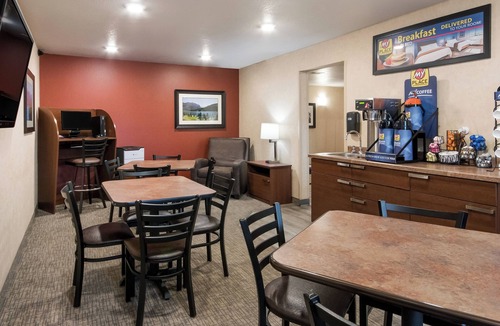 North Las Vegas House | Vegas Stay with Kitchen & Top-Notch Amenities