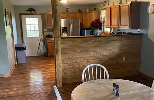 Saint Helens House | Very peaceful 3 bedroom, 2 1/2 baths cabin within minutes of RRGorge and NB.