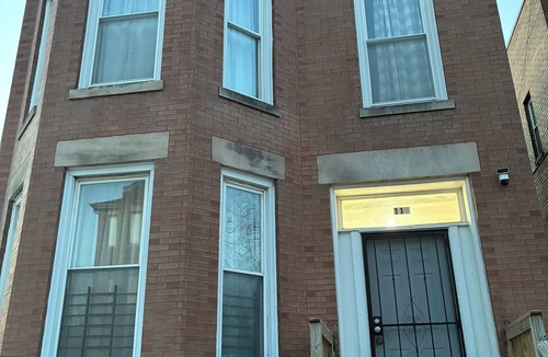 East Garfield Park Apartment | Vibrant Getaway in the Windy City of Chicago