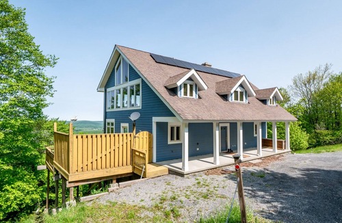 Old Timberline House | VIEW!Hot tub, Cozy, EV Charger,Walk to Dolly Sods, Pet, WiFi, Mountain Top! AC