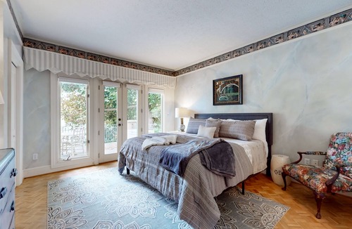Lake Lure House | Villa Rosa: All-Suite lakefront chateau with private infinity pool & beach