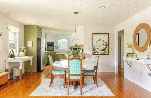 Blowing Rock House | Village Charm Cottage: Steps from Shops, Eats & Play in Blowing Rock