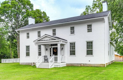Verona House | Vineyard Retreat at George Vest Historical Home
