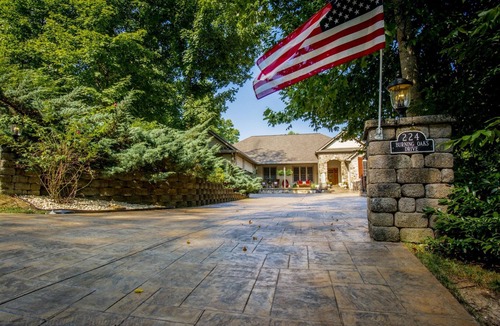 Sevierville House | Voted Best Family Stay in the Smokys 2023-2025 private pool, 55” tvs