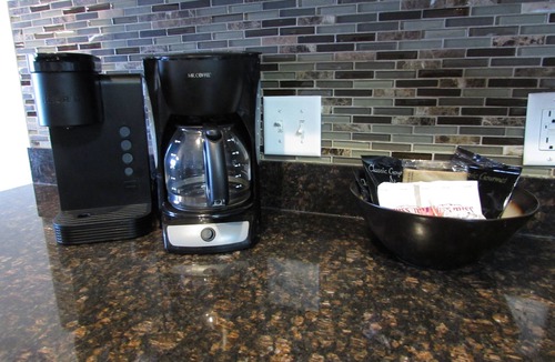 Hollister Condo | Walk in 3 BR 2 Bth Vickery Resort Condo at Table Rock Lake with Dock Access