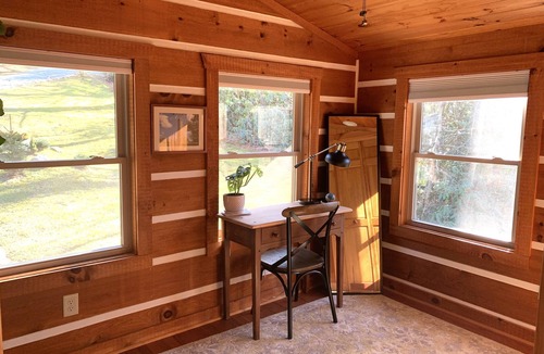Blowing Rock Cabin | Walk to Price Lake | Hot Tub | Fire Pit | Dogs OK