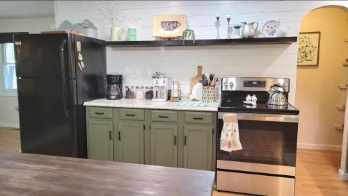 Black Mountain House | Walkable Pet Friendly Black Mountain Bungalow w Fenced yard