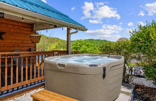 Berryville House | Walkable to local attractions w Hot Tub Fire Pit Family