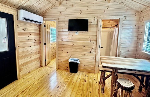 Marion Apartment | Walking Distance to Lake James: Private Resort Amenities