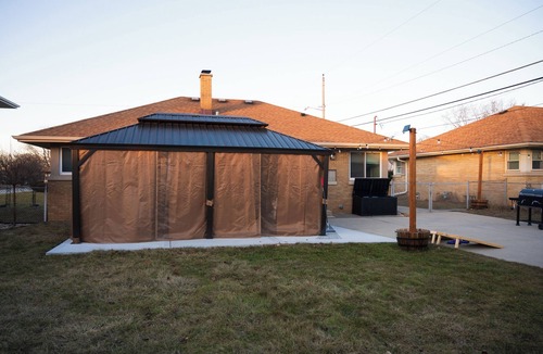 Glendale House | Warm spacious midsize home w/comfort and fun