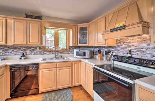 Butler House | Watauga Lake House with Private Dock, pet friendly