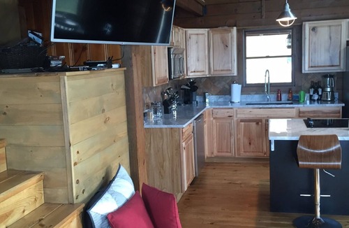 Parkersburg Cabin | Waterfront Log Cabin and Boaters Paradise with Private Boat Dock Access