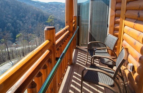 Gatlinburg Cabin | Waterpark included! Last minute opening at Westgate Smokey Mtn means SAVINGS!