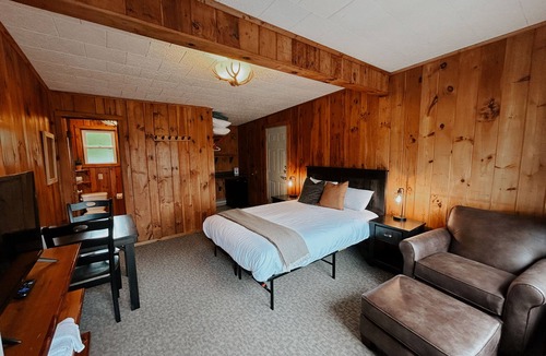 Lake George Cabin | Waters Edge Lodge
