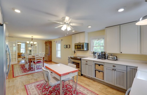 Weaverville Cottage | Weaverville Escape: Epic Mtn Views!