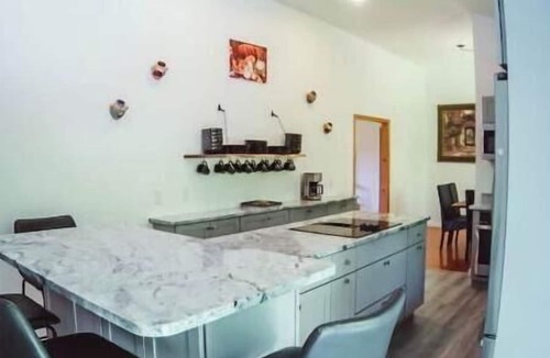Rogers House | Weekday discount rates. Spacious 4 BR, hot tub, large kitchen Red River Gorge