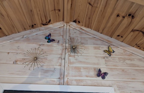 Laurel Ridge Cabin | Welcome to Black Mountain Stomping Ground's Auntie's Attik w Mtn Views/porch